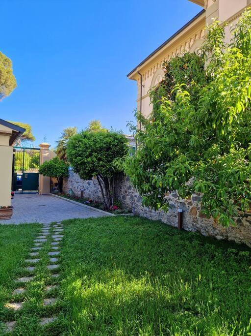 Serra Di Mare Casa Con Giardino Ливорно Экстерьер фото
